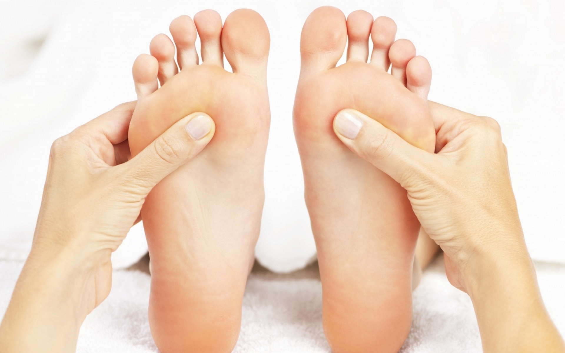 Massage Techniques For Foot Pain - Kawartha Care Wellness Centre â€“ Chiropractic, Acupuncture ...